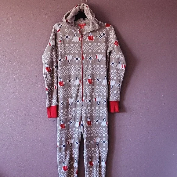 Matching Women's Polarbear Pajamas - Picture 4 of 17